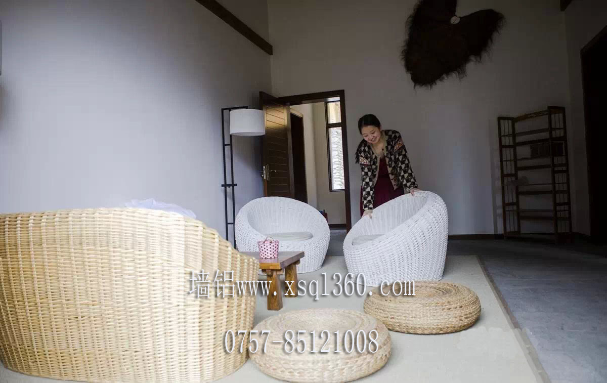 墻鋁廠家講述“最美女漢子”